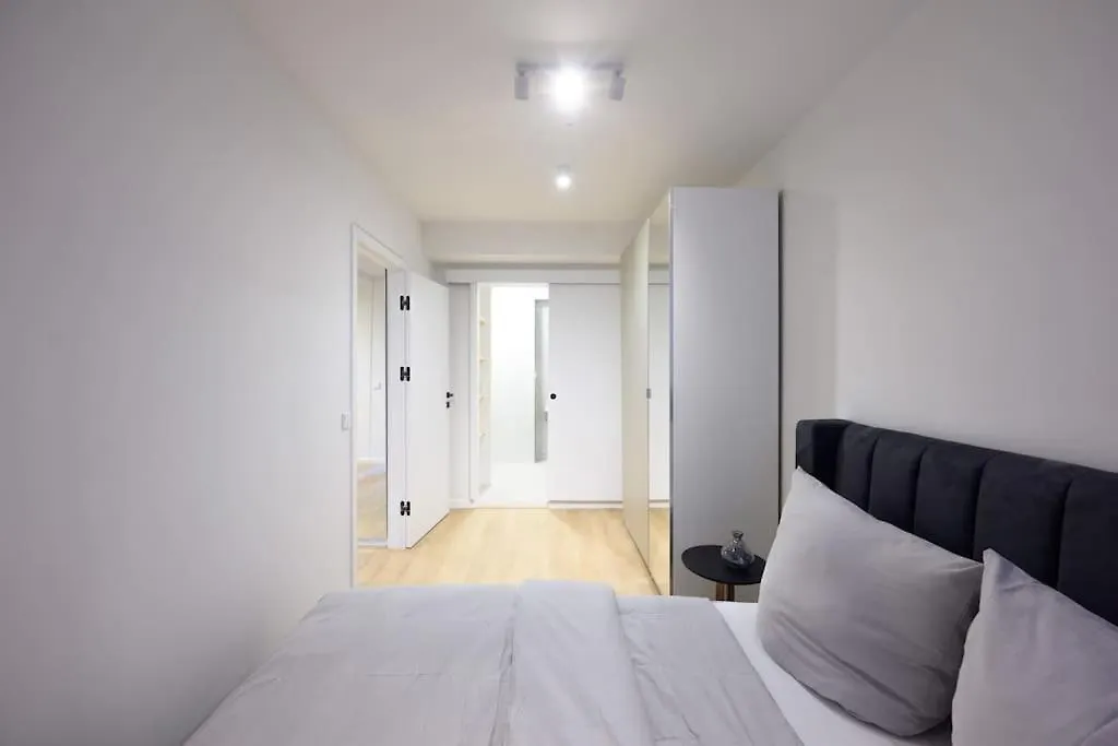 Huge Designer Apartment In Mitte 120 Sqm Berlín 0*,